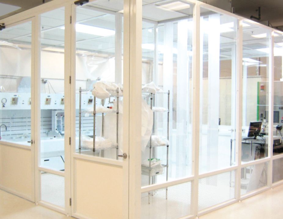 Cleanroom partition walls built from clear panels